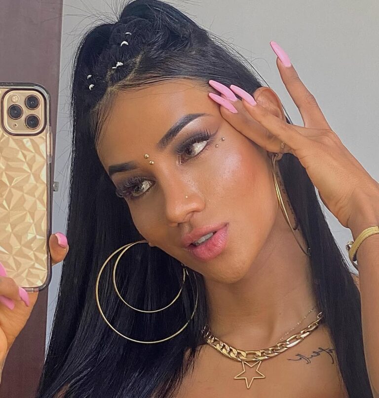 Laura Saenz: Age, Bio, Career & Net Worth 2025