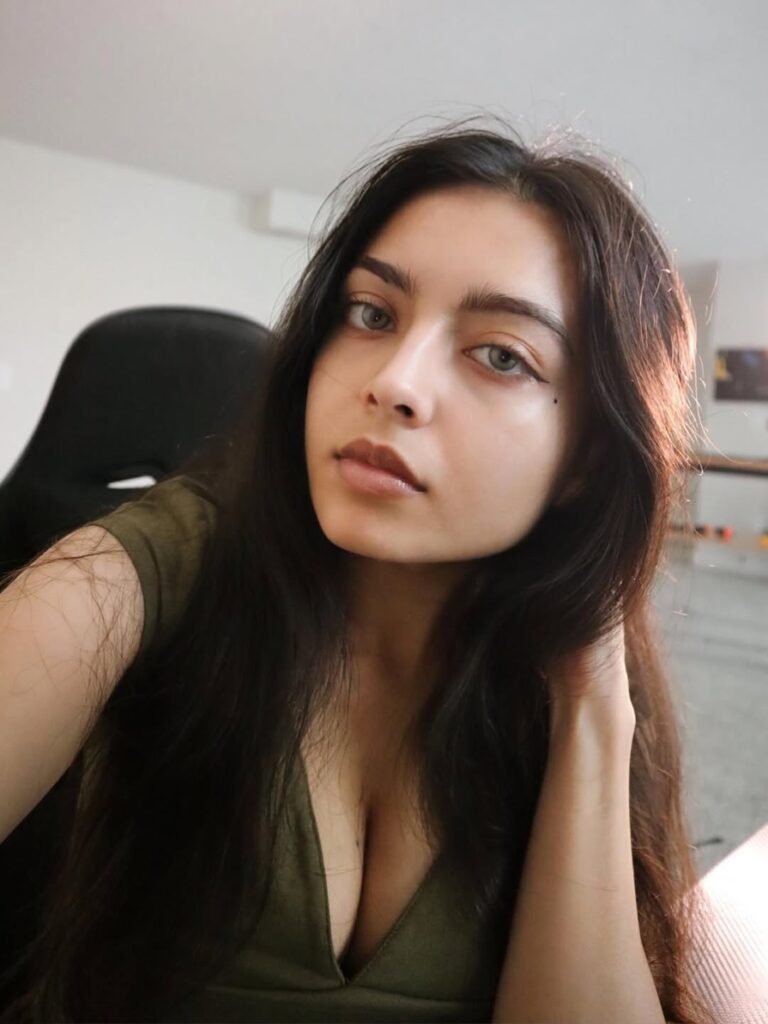 Zara Dar Age, Bio, Career, Height, Net Worth 2025