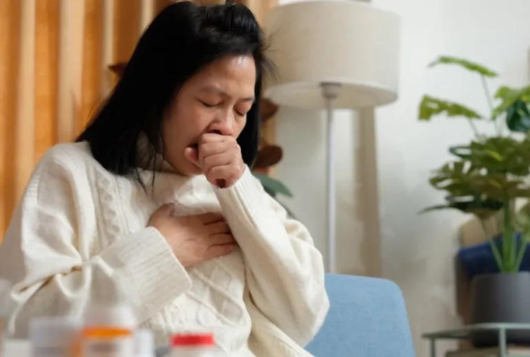 Bronchitis or Pneumonia How to Tell the Difference When You’re Coughing Nonstop